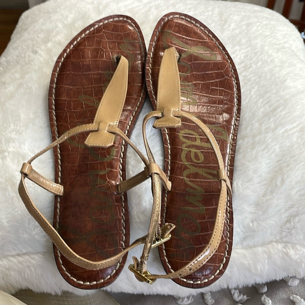 Sam Edelman thong sandal size 8 1/2 cream color patent leather